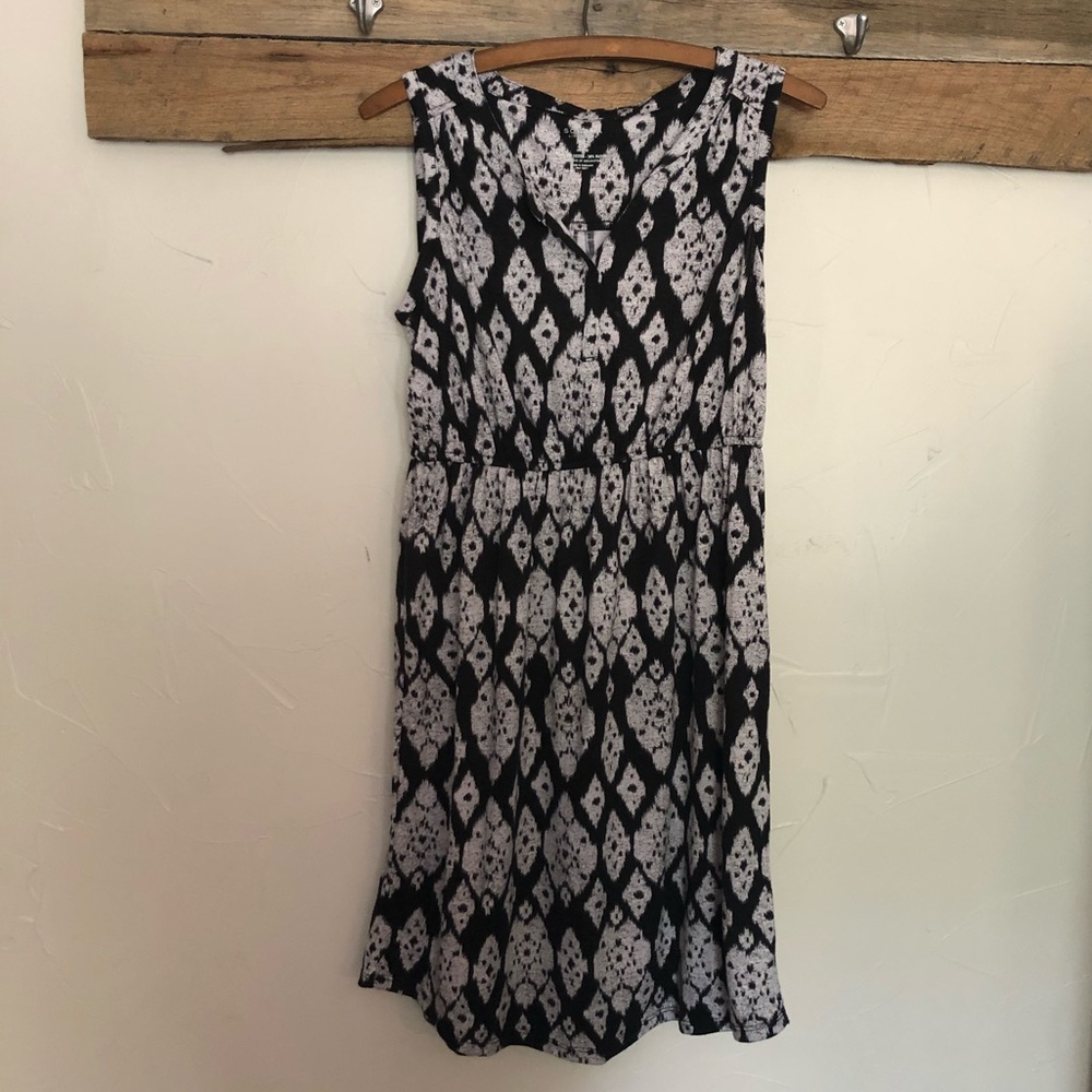 Sonoma Life + Style Petite Small split neck dress